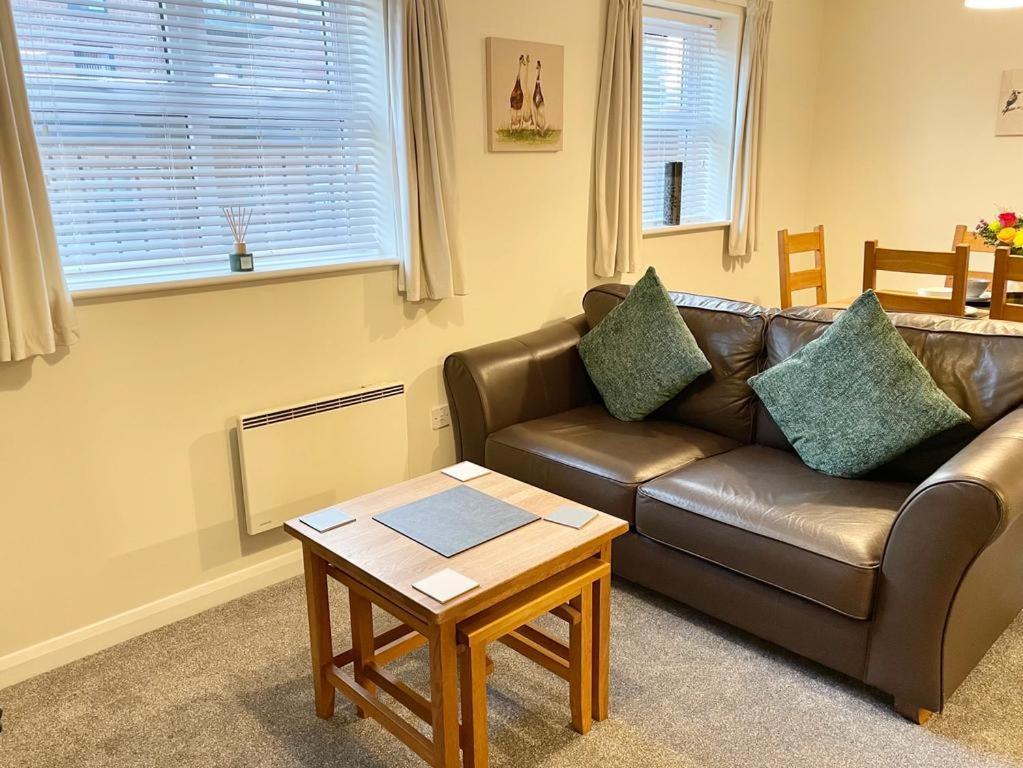 1 Merchants Gate - 2 Bedroom, City Apartment With Private Parking ヨーク エクステリア 写真