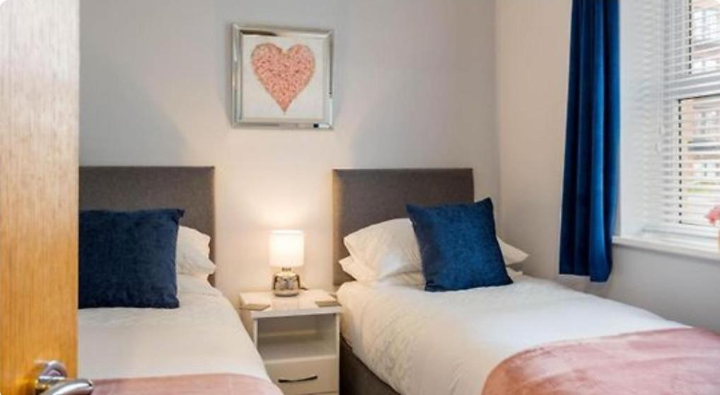 1 Merchants Gate - 2 Bedroom, City Apartment With Private Parking ヨーク エクステリア 写真